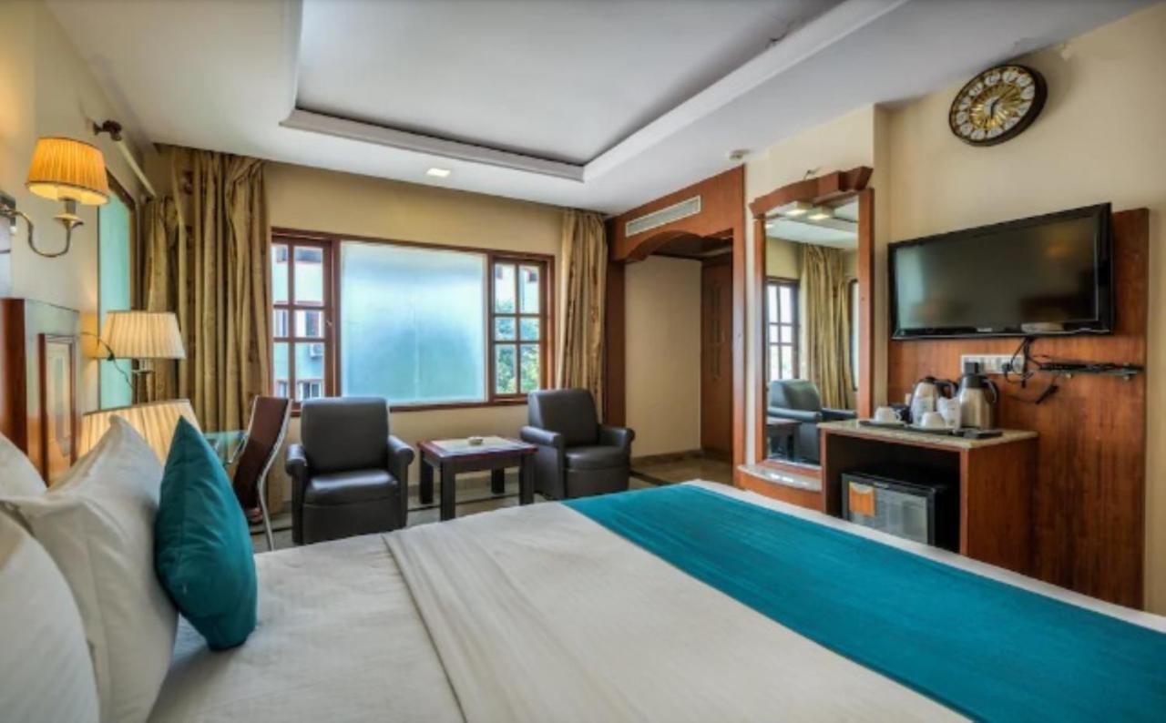 Golden Metro Hotel Бангалор Экстерьер фото
