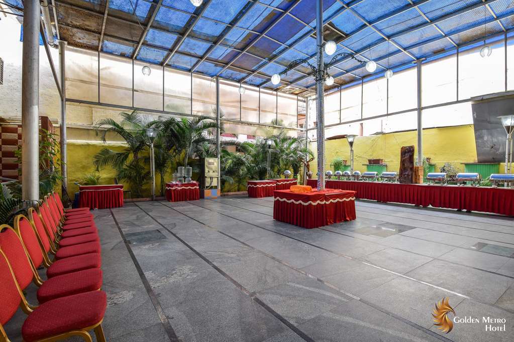 Golden Metro Hotel Бангалор Экстерьер фото